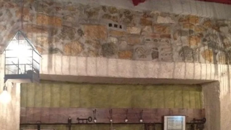 O Βασίλης Ακρίβος μπορεί να παινεύεται ότι έχει καταφέρει το πιο επιτυχημένο ψαρομάγαζο στην ιστορία της αθηναϊκής θαλασσονοστιμιάς.